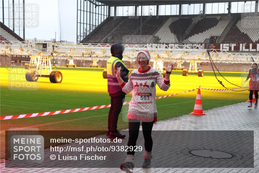 07.12.2025 - St. Pauli X-Mass-Run No. 15 Luisa Fischer http://msf.ph/oto/9382929 07.12.2025 11:24:37 Ziel 593, 238, 593, 672, 813, 1773, 2386, 2388, 2399, 2400, 2402, 2605, 2606, 2814, 2875, 2881, 3071, 3092, 3361, 4840, 4841 meine-sportfotos.de