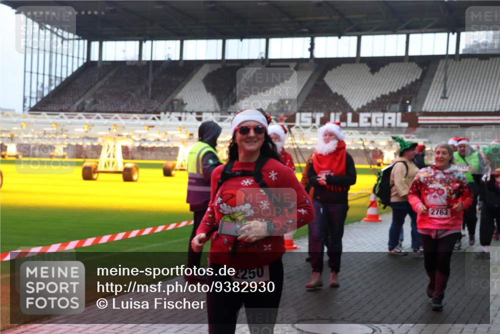 07.12.2025 - St. Pauli X-Mass-Run No. 15 Luisa Fischer http://msf.ph/oto/9382930 07.12.2025 10:51:21 Ziel 2250, 2763, 249, 381, 564, 769, 1093, 1691, 1726, 1729, 1730, 2250, 2460, 2583, 2737, 2738, 2763, 3199, 3287, 3291, 3342, 3368, 4075, 4535, 4537, 4760, 4881 meine-sportfotos.de
