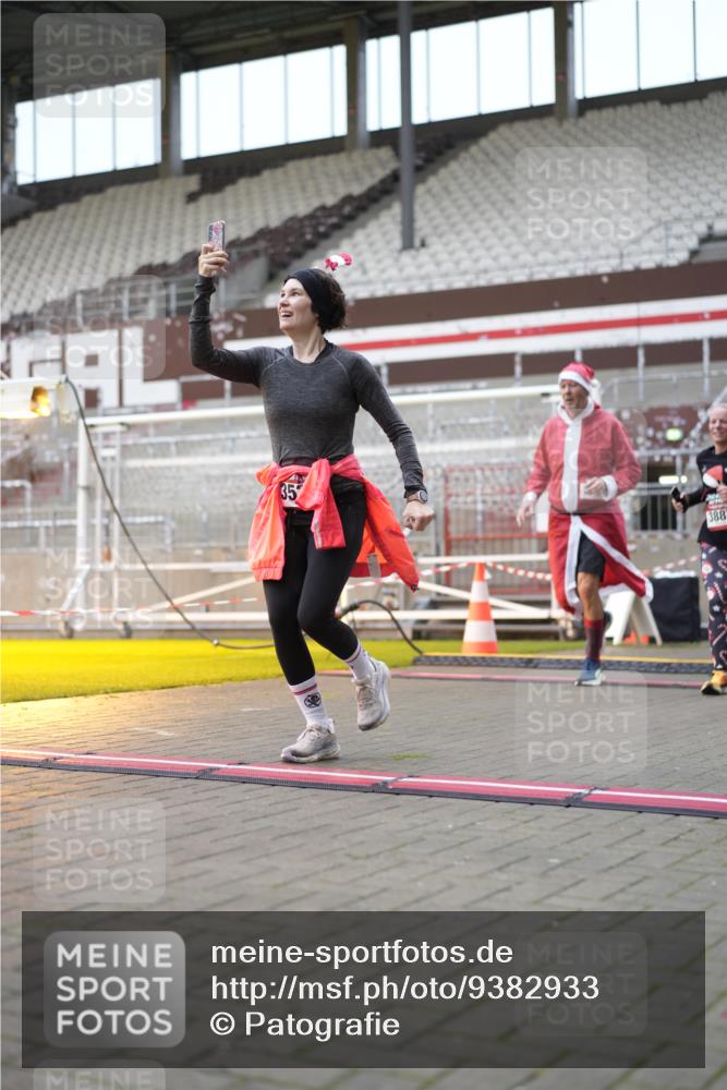 07.12.2025 - St. Pauli X-Mass-Run No. 15 Patografie http://msf.ph/oto/9382933 07.12.2025 10:23:30 Ziel 638, 3539, 3644, 3649, 3887, 3890, 4005, 4141, 4145, 4458, 4549 meine-sportfotos.de