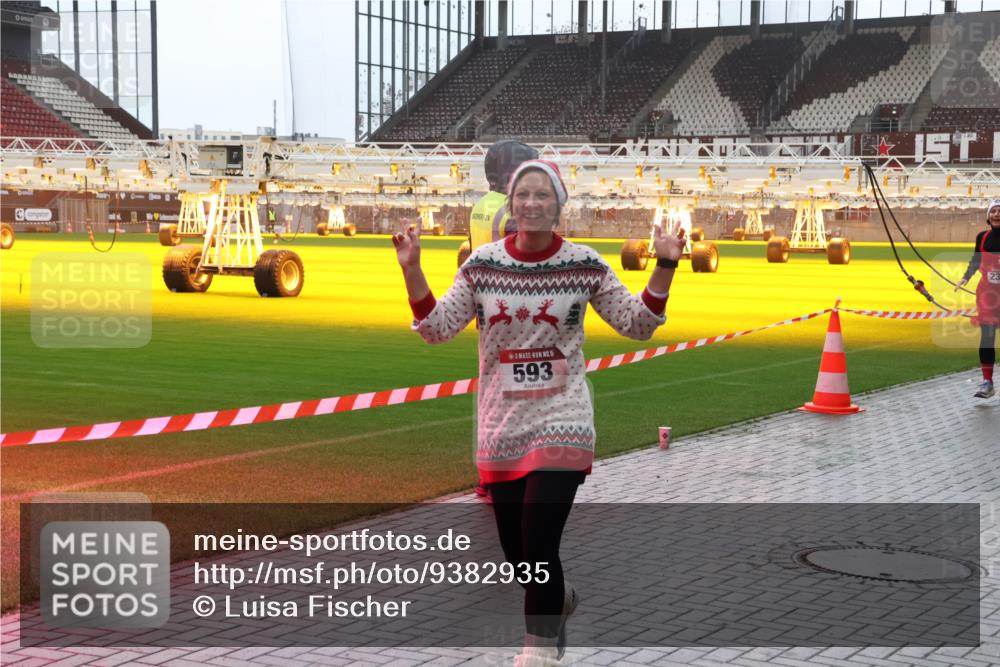 07.12.2025 - St. Pauli X-Mass-Run No. 15 Luisa Fischer http://msf.ph/oto/9382935 07.12.2025 11:24:38 Ziel 15, 593, 593, 672, 813, 1773, 2386, 2388, 2399, 2400, 2402, 2605, 2606, 2814, 2875, 2881, 3071, 3092, 3361, 4840, 4841 meine-sportfotos.de