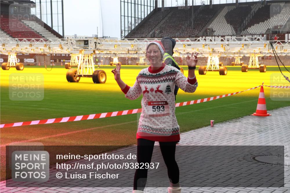 07.12.2025 - St. Pauli X-Mass-Run No. 15 Luisa Fischer http://msf.ph/oto/9382937 07.12.2025 11:24:38 Ziel 15, 593, 593, 672, 813, 1773, 2386, 2388, 2399, 2400, 2402, 2605, 2606, 2814, 2875, 2881, 3071, 3092, 3361, 4840, 4841 meine-sportfotos.de