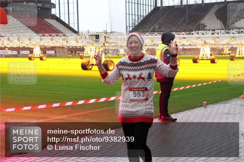 07.12.2025 - St. Pauli X-Mass-Run No. 15 Luisa Fischer http://msf.ph/oto/9382939 07.12.2025 11:24:39 Ziel 15, 593, 593, 672, 813, 1773, 2386, 2388, 2399, 2400, 2402, 2605, 2606, 2814, 2875, 2881, 3071, 3092, 3361, 4840, 4841 meine-sportfotos.de