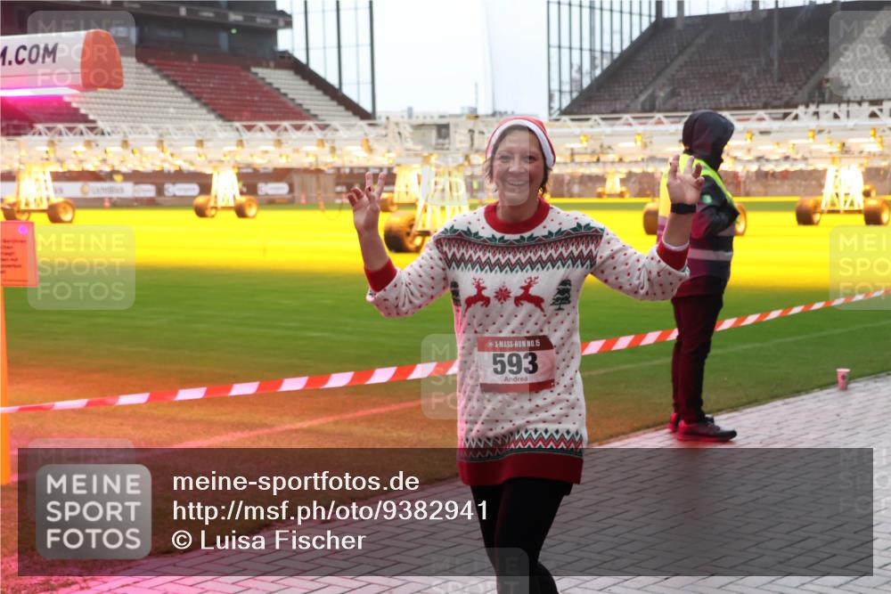 07.12.2025 - St. Pauli X-Mass-Run No. 15 Luisa Fischer http://msf.ph/oto/9382941 07.12.2025 11:24:39 Ziel 15, 593, 593, 672, 813, 1773, 2386, 2388, 2399, 2400, 2402, 2605, 2606, 2814, 2875, 2881, 3071, 3092, 3361, 4840, 4841 meine-sportfotos.de