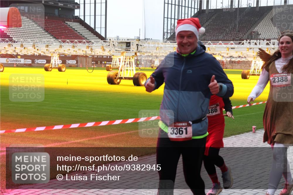 07.12.2025 - St. Pauli X-Mass-Run No. 15 Luisa Fischer http://msf.ph/oto/9382945 07.12.2025 11:24:42 Ziel 5, 3361, 386, 2388, 593, 672, 813, 1773, 2386, 2388, 2399, 2400, 2402, 2480, 2605, 2606, 2814, 2852, 2875, 2881, 3092, 3361, 4840, 4841 meine-sportfotos.de