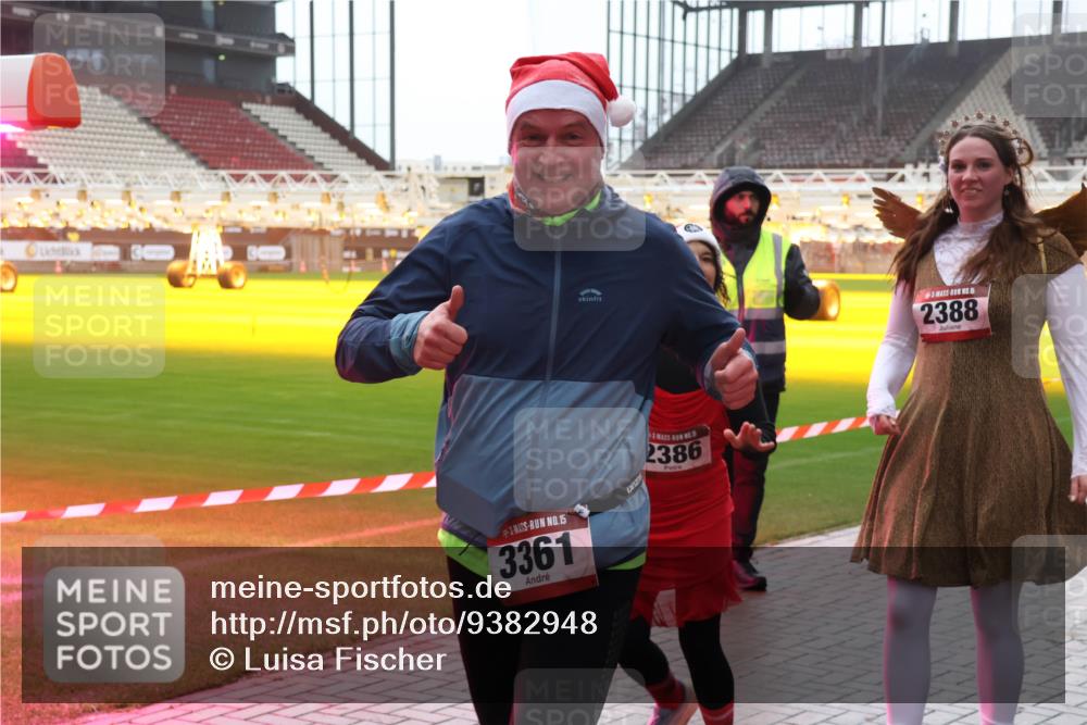 07.12.2025 - St. Pauli X-Mass-Run No. 15 Luisa Fischer http://msf.ph/oto/9382948 07.12.2025 11:24:42 Ziel 15, 2388, 15, 3361, 2386, 593, 672, 813, 1773, 2386, 2388, 2399, 2400, 2402, 2480, 2605, 2606, 2814, 2852, 2875, 2881, 3092, 3361, 4840, 4841 meine-sportfotos.de