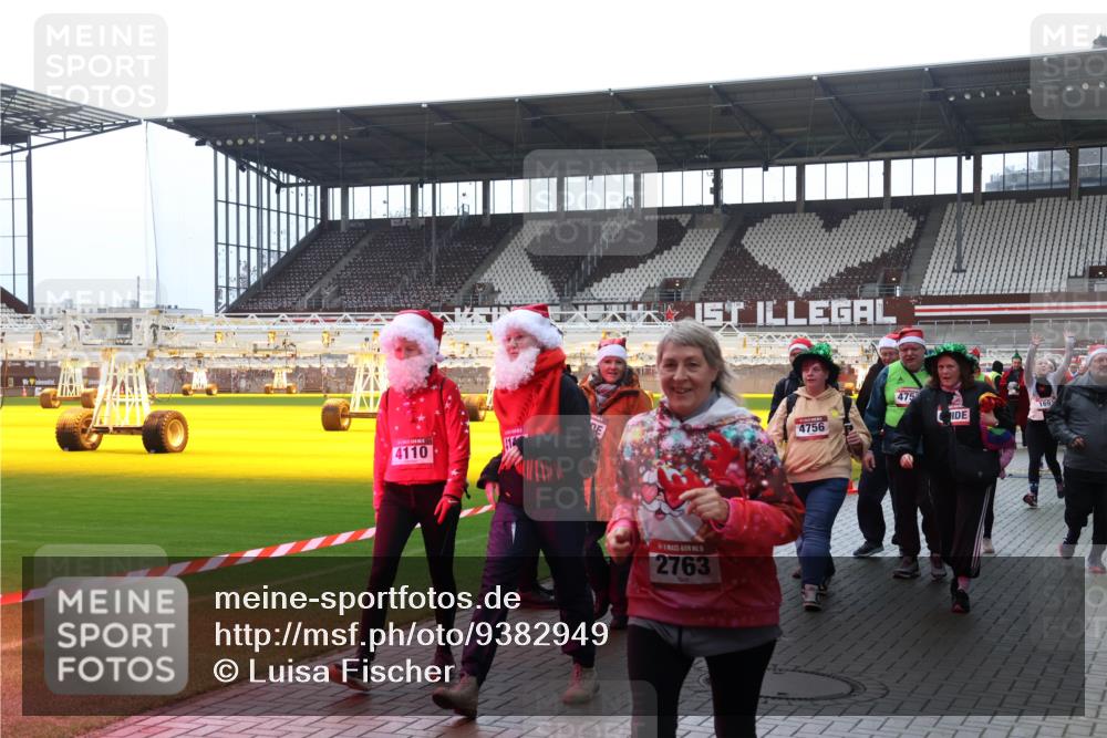 07.12.2025 - St. Pauli X-Mass-Run No. 15 Luisa Fischer http://msf.ph/oto/9382949 07.12.2025 10:51:23 Ziel 4110, 1, 2763, 4756, 475, 169, 249, 381, 564, 769, 1093, 1691, 1726, 1729, 1730, 2250, 2460, 2737, 2738, 2763, 3199, 3287, 3342, 3368, 4535, 4537, 4760, 4881 meine-sportfotos.de