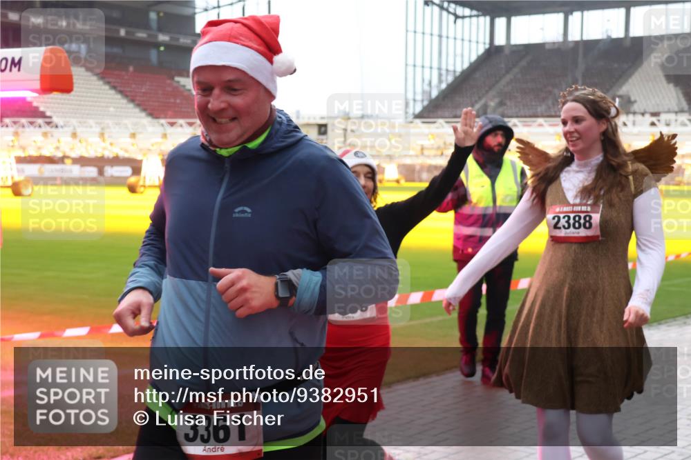 07.12.2025 - St. Pauli X-Mass-Run No. 15 Luisa Fischer http://msf.ph/oto/9382951 07.12.2025 11:24:42 Ziel 15, 3361, 2388, 593, 672, 813, 1773, 2386, 2388, 2399, 2400, 2402, 2480, 2605, 2606, 2814, 2852, 2875, 2881, 3092, 3361, 4840, 4841 meine-sportfotos.de