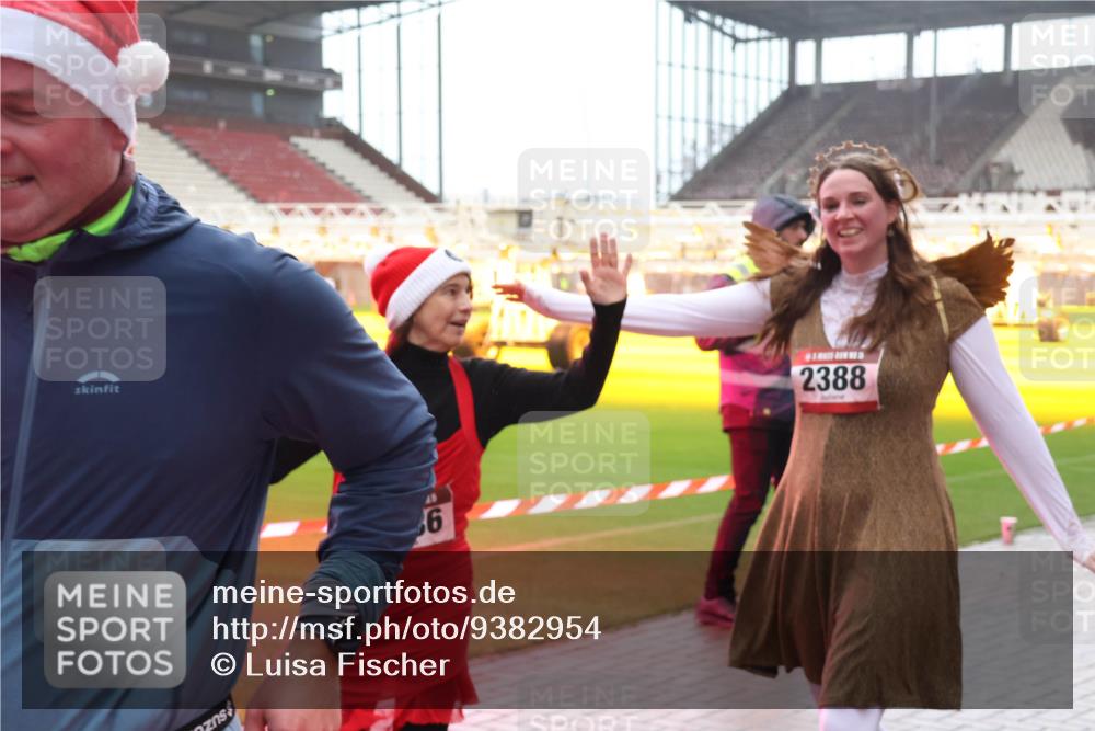 07.12.2025 - St. Pauli X-Mass-Run No. 15 Luisa Fischer http://msf.ph/oto/9382954 07.12.2025 11:24:43 Ziel 6, 2388, 672, 813, 1320, 1773, 2386, 2388, 2399, 2400, 2402, 2448, 2480, 2605, 2606, 2814, 2852, 2875, 2881, 3092, 3194, 3361, 4840, 4841 meine-sportfotos.de