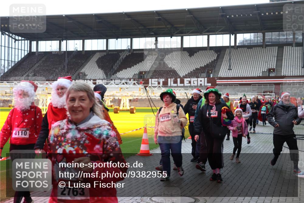 07.12.2025 - St. Pauli X-Mass-Run No. 15 Luisa Fischer http://msf.ph/oto/9382955 07.12.2025 10:51:24 Ziel 4110, 2763, 4756, 68, 381, 249, 381, 564, 769, 1093, 1691, 1726, 1729, 1730, 2250, 2460, 2737, 2738, 2763, 3199, 3342, 3368, 4535, 4537, 4760, 4881 meine-sportfotos.de