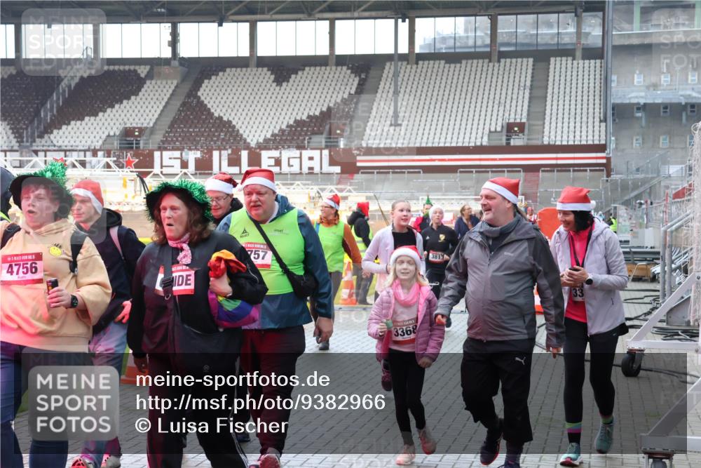 07.12.2025 - St. Pauli X-Mass-Run No. 15 Luisa Fischer http://msf.ph/oto/9382966 07.12.2025 10:51:25 Ziel 15, 4756, 1, 381, 757, 3368, 33, 249, 381, 564, 769, 1093, 1691, 1726, 1729, 1730, 2250, 2460, 2737, 2738, 2763, 3199, 3342, 3368, 4535, 4537, 4760, 4881 meine-sportfotos.de