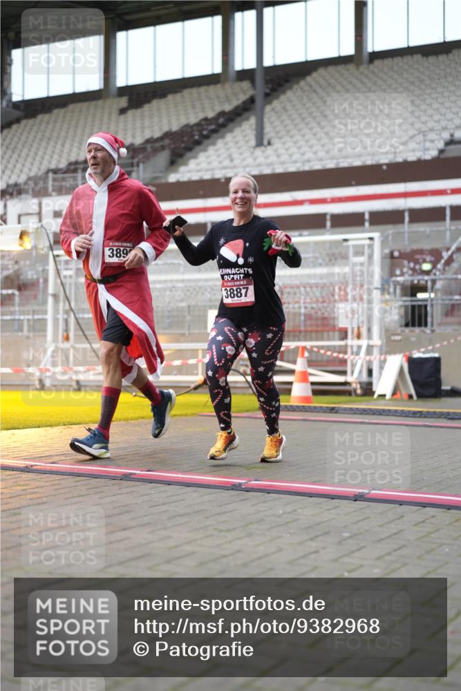 07.12.2025 - St. Pauli X-Mass-Run No. 15 Patografie http://msf.ph/oto/9382968 07.12.2025 10:23:31 Ziel 638, 3539, 3644, 3649, 3887, 3890, 4005, 4141, 4145, 4458, 4549 meine-sportfotos.de