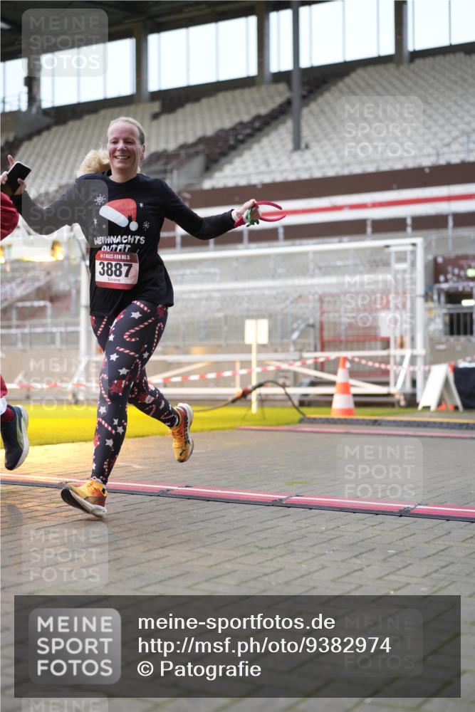 07.12.2025 - St. Pauli X-Mass-Run No. 15 Patografie http://msf.ph/oto/9382974 07.12.2025 10:23:32 Ziel 638, 3539, 3644, 3649, 3887, 3890, 4145, 4549 meine-sportfotos.de