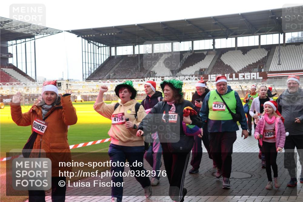 07.12.2025 - St. Pauli X-Mass-Run No. 15 Luisa Fischer http://msf.ph/oto/9382976 07.12.2025 10:51:27 Ziel 4756, 4757, 3368, 249, 381, 564, 769, 1093, 1691, 1726, 1729, 1730, 2737, 2738, 2763, 3199, 3342, 3368, 4535, 4537, 4760, 4881 meine-sportfotos.de