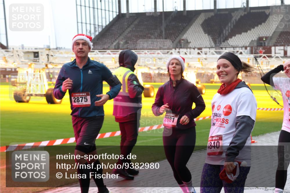 07.12.2025 - St. Pauli X-Mass-Run No. 15 Luisa Fischer http://msf.ph/oto/9382980 07.12.2025 11:24:47 Ziel 2875, 2881, 4840, 15, 672, 813, 1320, 1752, 1773, 2386, 2388, 2399, 2400, 2402, 2448, 2480, 2605, 2606, 2814, 2852, 2875, 2881, 3092, 3194, 3361, 4840, 4841 meine-sportfotos.de