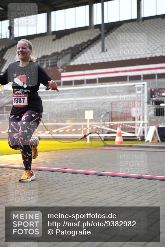 07.12.2025 - St. Pauli X-Mass-Run No. 15 Patografie http://msf.ph/oto/9382982 07.12.2025 10:23:32 Ziel 638, 3539, 3644, 3649, 3887, 3890, 4145, 4549 meine-sportfotos.de