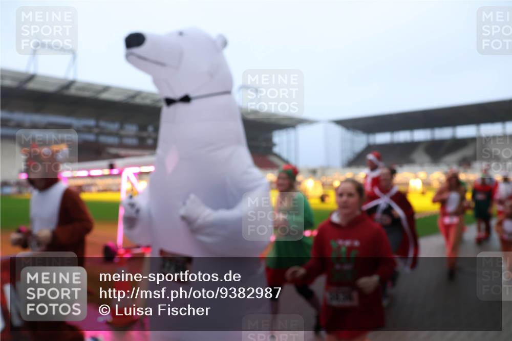 07.12.2025 - St. Pauli X-Mass-Run No. 15 Luisa Fischer http://msf.ph/oto/9382987 07.12.2025 10:13:19 Ziel 9, 18, 80, 938, 1126, 1397, 1733, 2687, 2711, 2712, 2758, 2760, 2770, 3040, 3428, 3514, 3551, 3557, 3585, 3588, 3589, 3799, 3834, 3836, 4487, 4664 meine-sportfotos.de