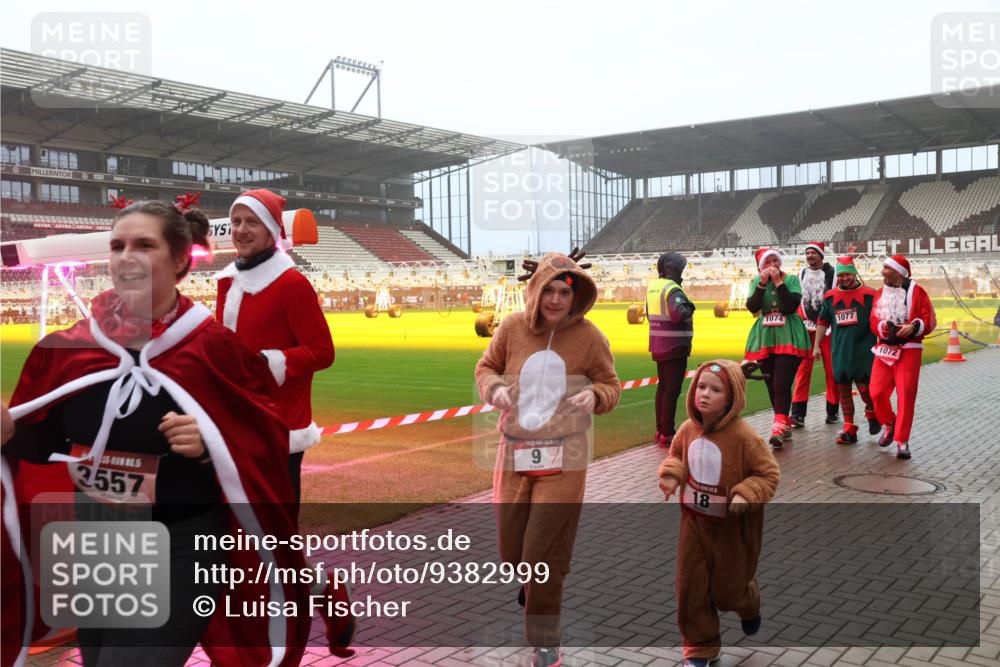 07.12.2025 - St. Pauli X-Mass-Run No. 15 Luisa Fischer http://msf.ph/oto/9382999 07.12.2025 10:13:20 Ziel 3557, 6, 18, 1074, 07, 1077, 1072, 9, 18, 80, 938, 1044, 1126, 1397, 1733, 2687, 2711, 2712, 2758, 2760, 2770, 3040, 3428, 3514, 3551, 3557, 3585, 3588, 3589, 3799, 3834, 3836, 4487, 4664 meine-sportfotos.de
