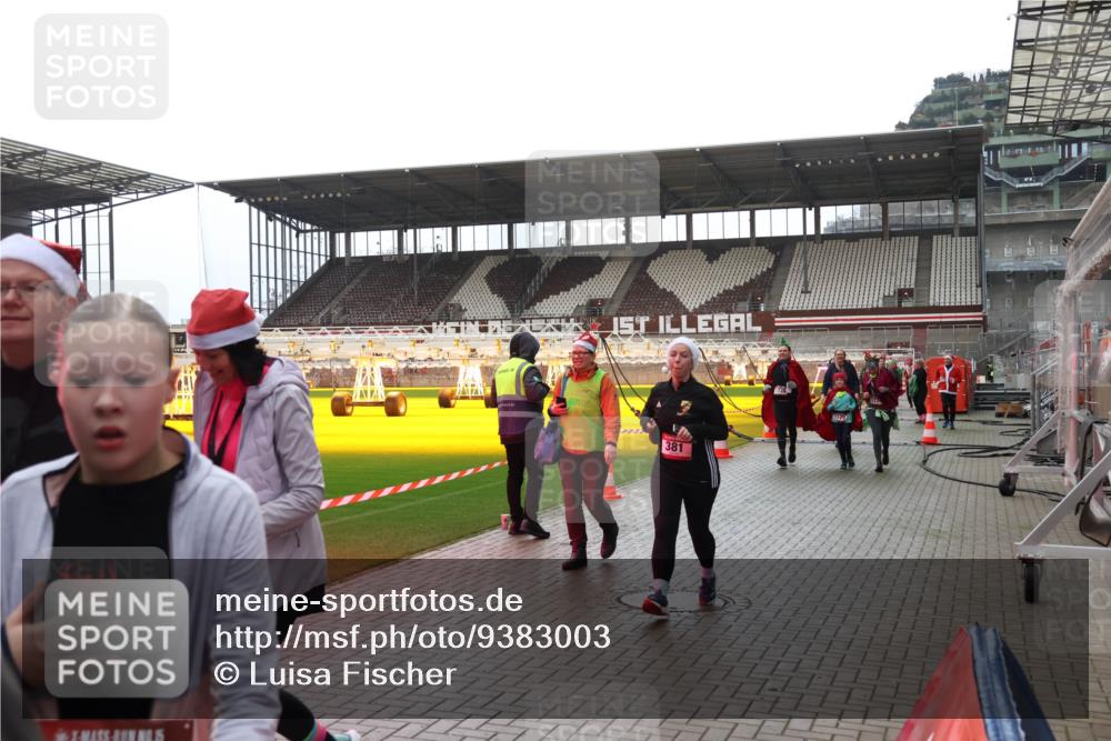 07.12.2025 - St. Pauli X-Mass-Run No. 15 Luisa Fischer http://msf.ph/oto/9383003 07.12.2025 10:51:31 Ziel 381, 249, 381, 564, 769, 1093, 1691, 1726, 1729, 1730, 2737, 2738, 2763, 3199, 3342, 4535, 4537, 4760, 4881 meine-sportfotos.de