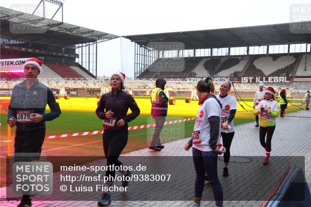 07.12.2025 - St. Pauli X-Mass-Run No. 15 Luisa Fischer http://msf.ph/oto/9383007 07.12.2025 11:24:48 Ziel 2875, 2881, 840, 672, 813, 1320, 1346, 1752, 1773, 2386, 2388, 2399, 2400, 2402, 2448, 2480, 2605, 2606, 2814, 2852, 2875, 2881, 3092, 3194, 3361, 4840, 4841 meine-sportfotos.de