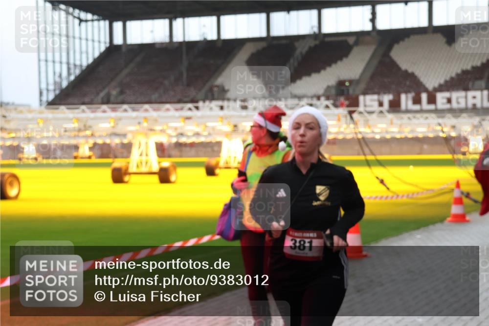 07.12.2025 - St. Pauli X-Mass-Run No. 15 Luisa Fischer http://msf.ph/oto/9383012 07.12.2025 10:51:32 Ziel 381, 249, 381, 564, 769, 1093, 1691, 1726, 1729, 1730, 2737, 2738, 2763, 3199, 3342, 4535, 4537, 4760, 4881 meine-sportfotos.de