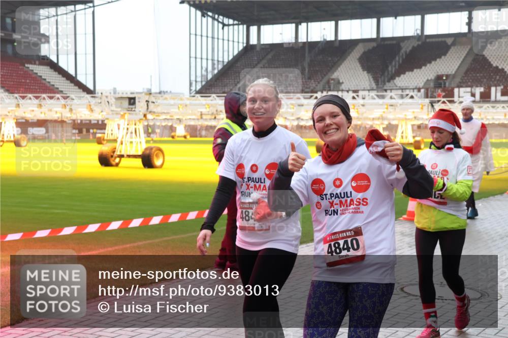07.12.2025 - St. Pauli X-Mass-Run No. 15 Luisa Fischer http://msf.ph/oto/9383013 07.12.2025 11:24:49 Ziel 484, 15, 4840, 672, 813, 1320, 1346, 1752, 1773, 2386, 2388, 2399, 2400, 2402, 2448, 2480, 2605, 2606, 2814, 2852, 2875, 2881, 3092, 3194, 3195, 3361, 4840, 4841 meine-sportfotos.de