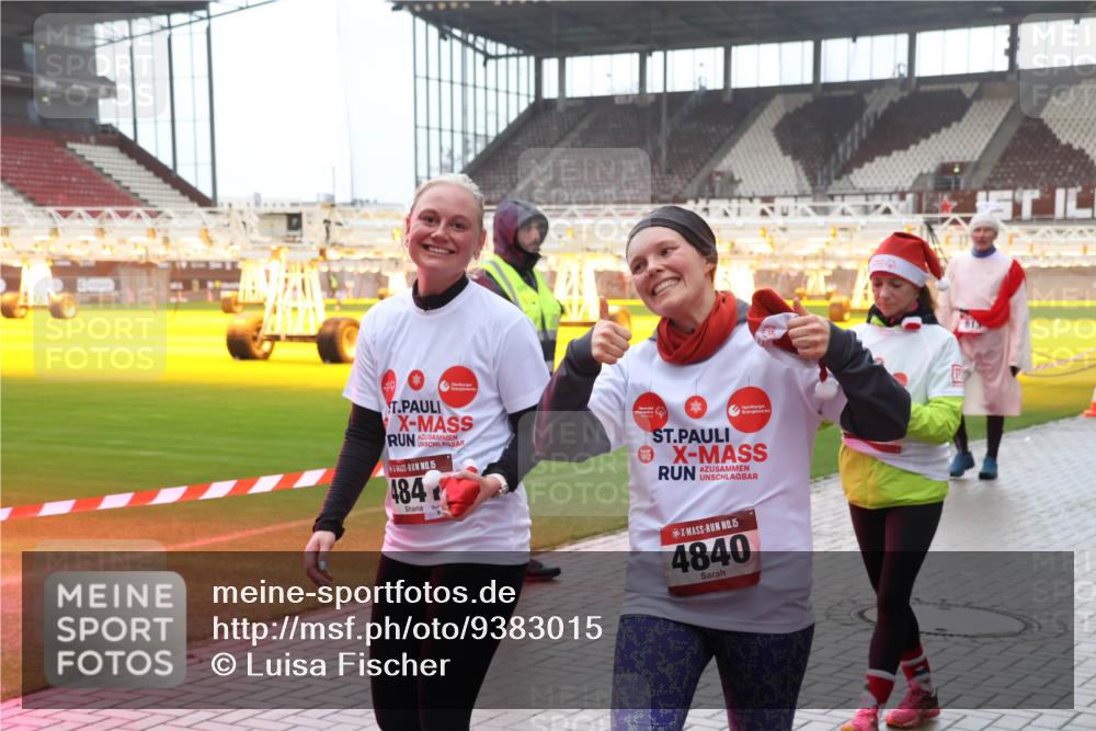 07.12.2025 - St. Pauli X-Mass-Run No. 15 Luisa Fischer http://msf.ph/oto/9383015 07.12.2025 11:24:49 Ziel 15, 484, 15, 4840, 672, 813, 1320, 1346, 1752, 1773, 2386, 2388, 2399, 2400, 2402, 2448, 2480, 2605, 2606, 2814, 2852, 2875, 2881, 3092, 3194, 3195, 3361, 4840, 4841 meine-sportfotos.de