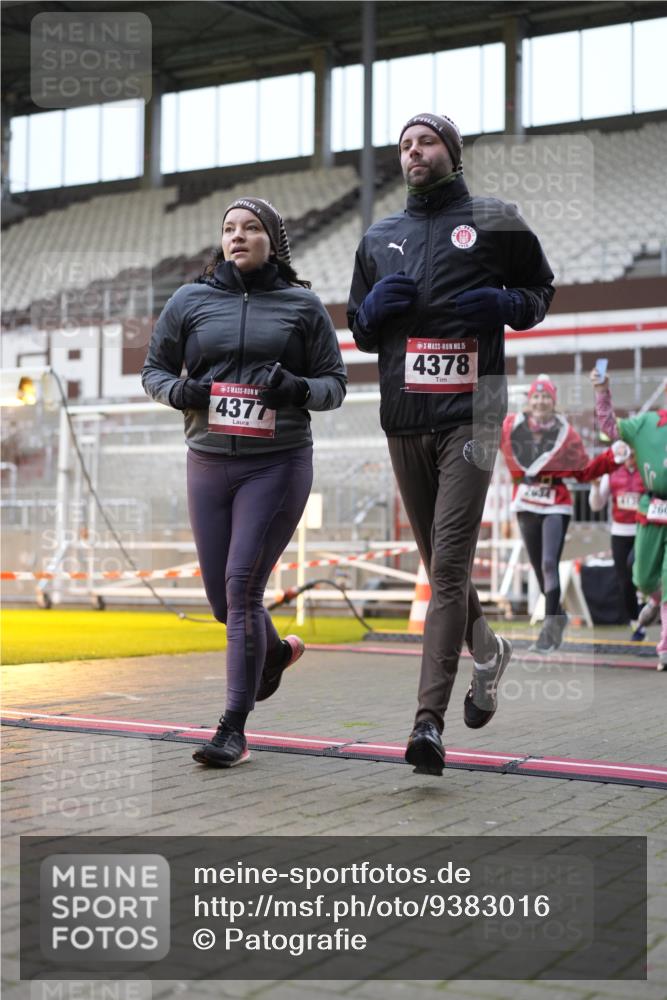 07.12.2025 - St. Pauli X-Mass-Run No. 15 Patografie http://msf.ph/oto/9383016 07.12.2025 10:23:42 Ziel 638, 1104, 2603, 2634, 3539, 3644, 3649, 3887, 3890, 4043, 4139, 4144, 4377, 4378 meine-sportfotos.de