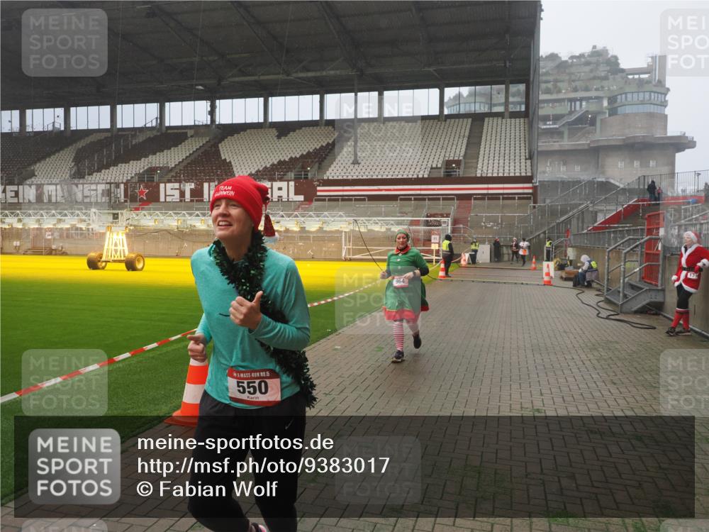 07.12.2025 - St. Pauli X-Mass-Run No. 15 Fabian Wolf http://msf.ph/oto/9383017 07.12.2025 10:10:34 Ziel 550, 964, 1571, 2083, 2087 meine-sportfotos.de