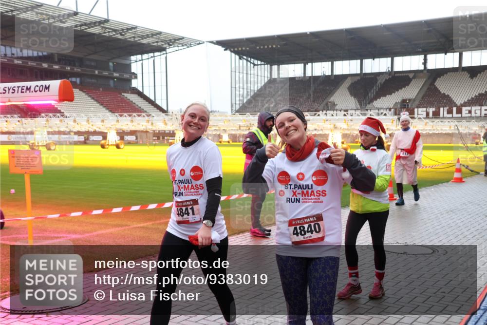 07.12.2025 - St. Pauli X-Mass-Run No. 15 Luisa Fischer http://msf.ph/oto/9383019 07.12.2025 11:24:50 Ziel 15, 4841, 15, 4840, 813, 672, 813, 1320, 1346, 1752, 1773, 2386, 2388, 2399, 2400, 2402, 2448, 2480, 2605, 2606, 2814, 2852, 2859, 2869, 2875, 2881, 3092, 3193, 3194, 3195, 3361, 4840, 4841 meine-sportfotos.de