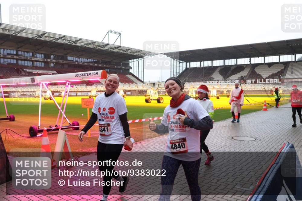 07.12.2025 - St. Pauli X-Mass-Run No. 15 Luisa Fischer http://msf.ph/oto/9383022 07.12.2025 11:24:50 Ziel 4841, 15, 4840, 672, 672, 813, 1320, 1346, 1752, 1773, 2386, 2388, 2399, 2400, 2402, 2448, 2480, 2605, 2606, 2814, 2852, 2859, 2869, 2875, 2881, 3092, 3193, 3194, 3195, 3361, 4840, 4841 meine-sportfotos.de