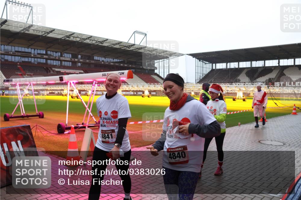 07.12.2025 - St. Pauli X-Mass-Run No. 15 Luisa Fischer http://msf.ph/oto/9383026 07.12.2025 11:24:51 Ziel 15, 4841, 15, 4840, 1, 672, 813, 1320, 1346, 1752, 1773, 2386, 2388, 2399, 2400, 2402, 2448, 2480, 2605, 2606, 2814, 2852, 2859, 2869, 2875, 2881, 3092, 3193, 3194, 3195, 3361, 4840, 4841 meine-sportfotos.de
