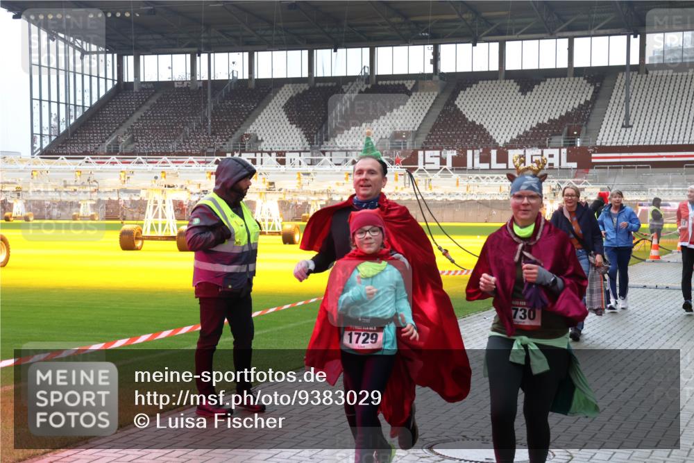 07.12.2025 - St. Pauli X-Mass-Run No. 15 Luisa Fischer http://msf.ph/oto/9383029 07.12.2025 10:51:35 Ziel 1729, 730, 249, 381, 564, 769, 1093, 1691, 1730, 2737, 2738, 2763, 3199, 3342, 4535, 4537, 4760, 4881 meine-sportfotos.de