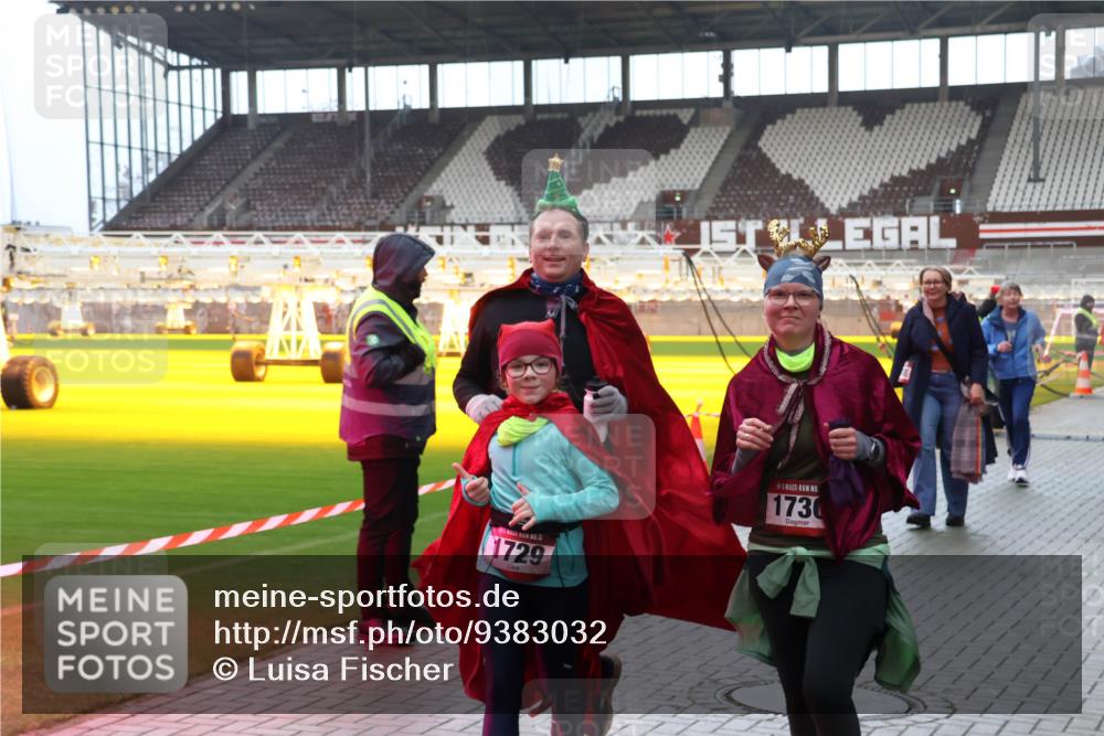 07.12.2025 - St. Pauli X-Mass-Run No. 15 Luisa Fischer http://msf.ph/oto/9383032 07.12.2025 10:51:36 Ziel 1729, 1730, 249, 381, 564, 769, 1093, 1691, 2737, 2738, 2763, 3199, 3342, 4535, 4537, 4760, 4881 meine-sportfotos.de