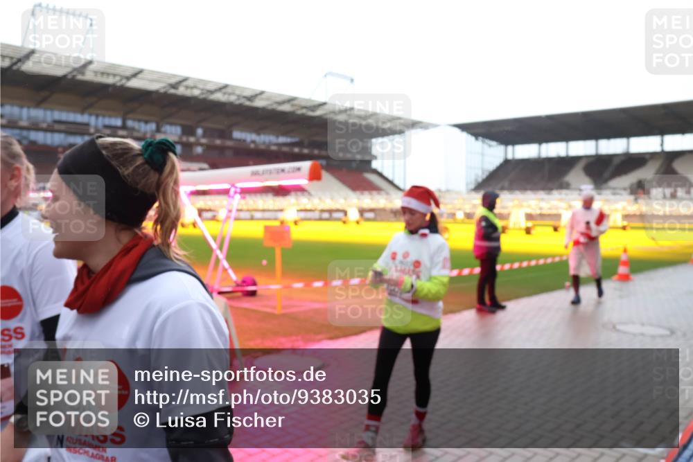 07.12.2025 - St. Pauli X-Mass-Run No. 15 Luisa Fischer http://msf.ph/oto/9383035 07.12.2025 11:24:52 Ziel 672, 705, 813, 1320, 1346, 1752, 1773, 2386, 2388, 2399, 2400, 2402, 2448, 2480, 2605, 2606, 2814, 2852, 2859, 2869, 2875, 2881, 3092, 3193, 3194, 3195, 3306, 3361, 4840, 4841 meine-sportfotos.de