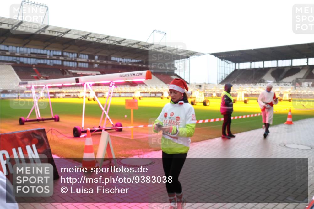 07.12.2025 - St. Pauli X-Mass-Run No. 15 Luisa Fischer http://msf.ph/oto/9383038 07.12.2025 11:24:52 Ziel 672, 705, 813, 1320, 1346, 1752, 1773, 2386, 2388, 2399, 2400, 2402, 2448, 2480, 2605, 2606, 2814, 2852, 2859, 2869, 2875, 2881, 3092, 3193, 3194, 3195, 3306, 3361, 4840, 4841 meine-sportfotos.de
