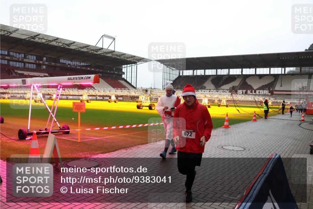 07.12.2025 - St. Pauli X-Mass-Run No. 15 Luisa Fischer http://msf.ph/oto/9383041 07.12.2025 11:24:54 Ziel 813, 672, 672, 705, 813, 1320, 1346, 1752, 1773, 2386, 2388, 2399, 2400, 2402, 2448, 2480, 2605, 2606, 2852, 2859, 2869, 2875, 2881, 3092, 3193, 3194, 3195, 3306, 3361, 4632, 4840, 4841 meine-sportfotos.de