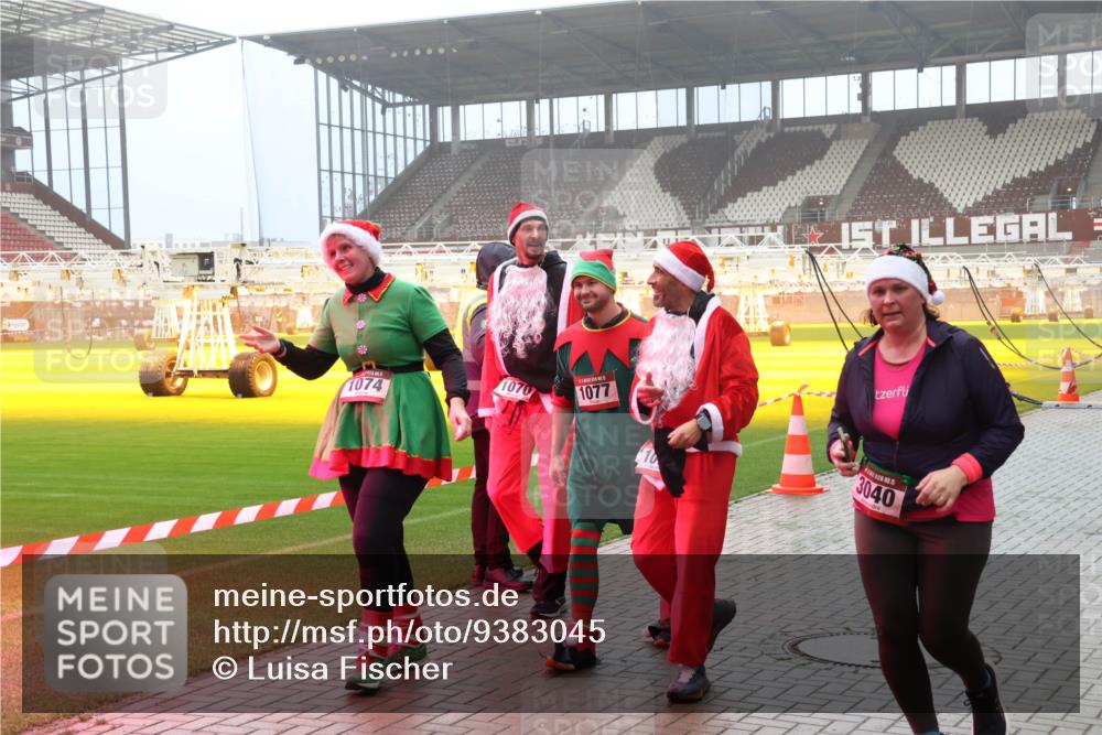 07.12.2025 - St. Pauli X-Mass-Run No. 15 Luisa Fischer http://msf.ph/oto/9383045 07.12.2025 10:13:23 Ziel 1070, 1074, 1077, 10, 3040, 9, 18, 80, 938, 1044, 1126, 1397, 1733, 2687, 2711, 2712, 2758, 2760, 2770, 3040, 3428, 3514, 3551, 3557, 3585, 3588, 3589, 3799, 3834, 3836, 4081, 4082, 4083, 4487, 4664 meine-sportfotos.de
