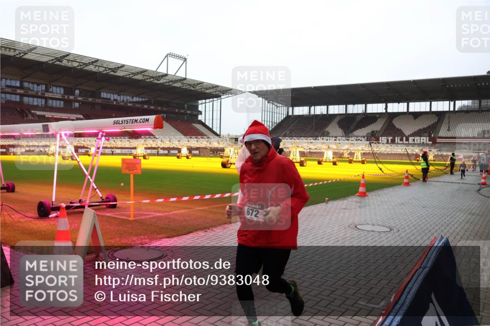 07.12.2025 - St. Pauli X-Mass-Run No. 15 Luisa Fischer http://msf.ph/oto/9383048 07.12.2025 11:24:54 Ziel 672, 672, 705, 813, 1320, 1346, 1752, 1773, 2386, 2388, 2399, 2400, 2402, 2448, 2480, 2605, 2606, 2852, 2859, 2869, 2875, 2881, 3092, 3193, 3194, 3195, 3306, 3361, 4632, 4840, 4841 meine-sportfotos.de