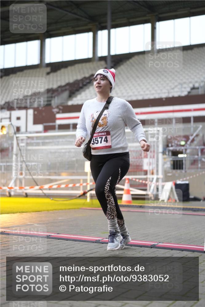 07.12.2025 - St. Pauli X-Mass-Run No. 15 Patografie http://msf.ph/oto/9383052 07.12.2025 10:23:47 Ziel 1104, 2603, 2634, 3968, 4043, 4139, 4144, 4203, 4377, 4378, 4765 meine-sportfotos.de