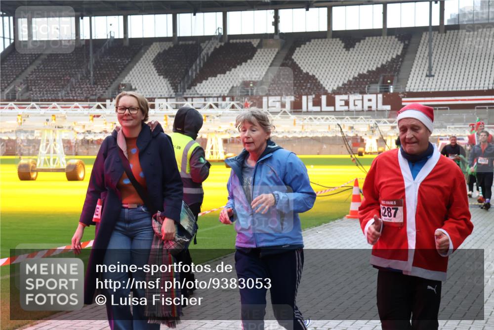 07.12.2025 - St. Pauli X-Mass-Run No. 15 Luisa Fischer http://msf.ph/oto/9383053 07.12.2025 10:51:41 Ziel 15, 287, 4881, 249, 381, 564, 769, 1047, 1093, 1691, 2642, 2643, 2674, 2737, 2738, 2959, 3199, 3342, 4535, 4537, 4881 meine-sportfotos.de