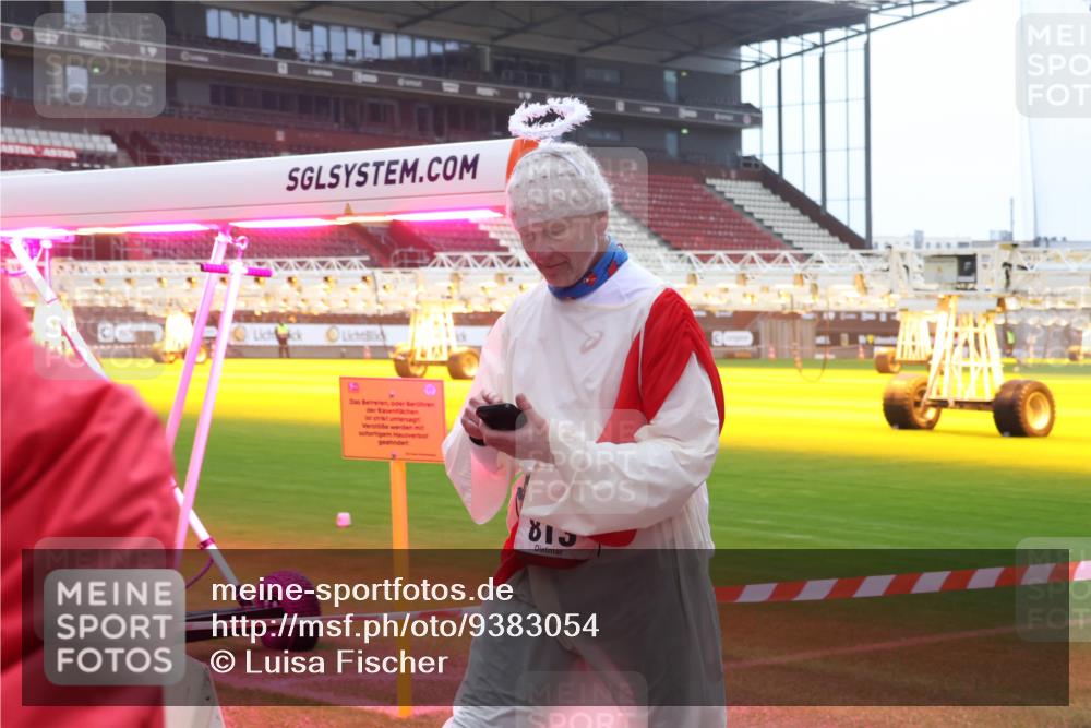07.12.2025 - St. Pauli X-Mass-Run No. 15 Luisa Fischer http://msf.ph/oto/9383054 07.12.2025 11:24:55 Ziel 815, 30, 672, 705, 813, 1320, 1346, 1384, 1427, 1752, 1773, 2386, 2388, 2399, 2400, 2402, 2448, 2480, 2605, 2606, 2852, 2859, 2869, 2875, 2881, 3092, 3193, 3194, 3195, 3306, 3361, 4632, 4840, 4841 meine-sportfotos.de