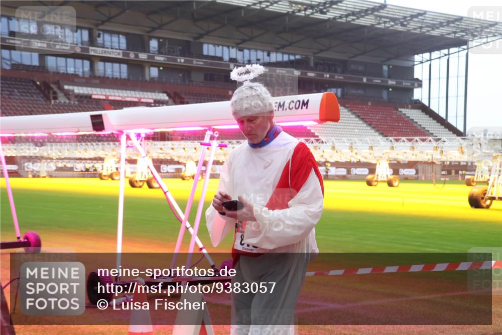 07.12.2025 - St. Pauli X-Mass-Run No. 15 Luisa Fischer http://msf.ph/oto/9383057 07.12.2025 11:24:56 Ziel 2, 672, 705, 813, 1320, 1346, 1384, 1427, 1752, 1773, 2386, 2388, 2399, 2400, 2402, 2447, 2448, 2480, 2605, 2606, 2852, 2859, 2869, 2875, 2881, 3092, 3193, 3194, 3195, 3306, 3361, 4632, 4840, 4841 meine-sportfotos.de