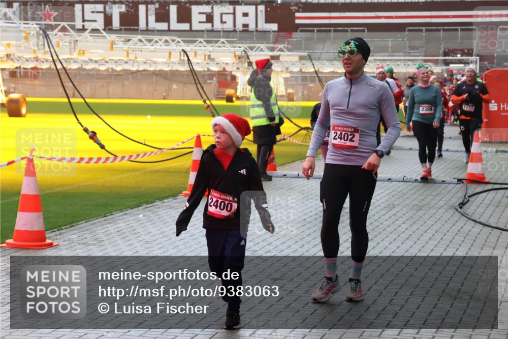 07.12.2025 - St. Pauli X-Mass-Run No. 15 Luisa Fischer http://msf.ph/oto/9383063 07.12.2025 11:25:04 Ziel 15, 2400, 15, 2402, 2399, 1775, 672, 705, 1320, 1346, 1384, 1427, 1752, 1773, 2386, 2388, 2399, 2400, 2402, 2447, 2448, 2480, 2605, 2606, 2852, 2859, 2869, 2875, 2881, 3092, 3193, 3194, 3195, 3306, 3314, 4632 meine-sportfotos.de