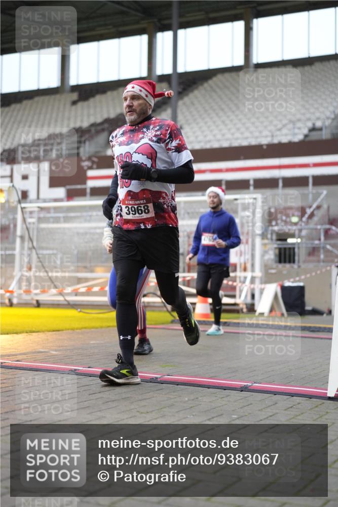 07.12.2025 - St. Pauli X-Mass-Run No. 15 Patografie http://msf.ph/oto/9383067 07.12.2025 10:23:50 Ziel 711, 1104, 2603, 2634, 3968, 4043, 4139, 4144, 4203, 4377, 4378, 4479, 4765 meine-sportfotos.de