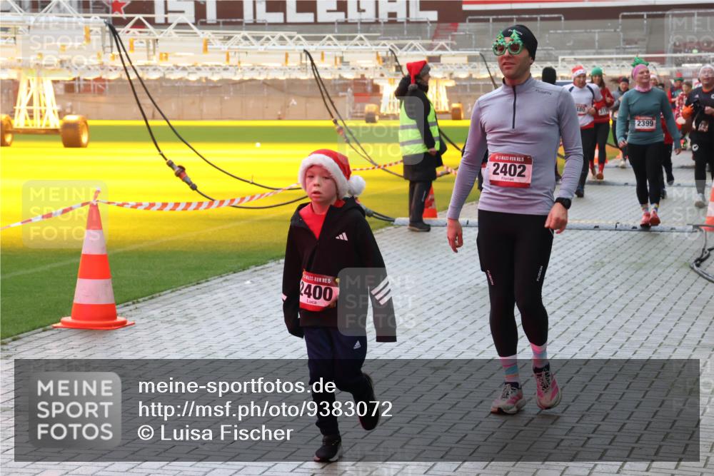 07.12.2025 - St. Pauli X-Mass-Run No. 15 Luisa Fischer http://msf.ph/oto/9383072 07.12.2025 11:25:04 Ziel 15, 2400, 15, 2402, 180, 2399, 672, 705, 1320, 1346, 1384, 1427, 1752, 1773, 2386, 2388, 2399, 2400, 2402, 2447, 2448, 2480, 2605, 2606, 2852, 2859, 2869, 2875, 2881, 3092, 3193, 3194, 3195, 3306, 3314, 4632 meine-sportfotos.de