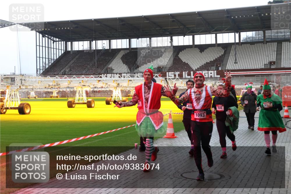 07.12.2025 - St. Pauli X-Mass-Run No. 15 Luisa Fischer http://msf.ph/oto/9383074 07.12.2025 10:51:49 Ziel 488, 3, 564, 1093, 249, 275, 769, 1047, 1093, 1691, 2103, 2105, 2327, 2332, 2553, 2642, 2643, 2674, 2959, 3199, 3342, 4862 meine-sportfotos.de