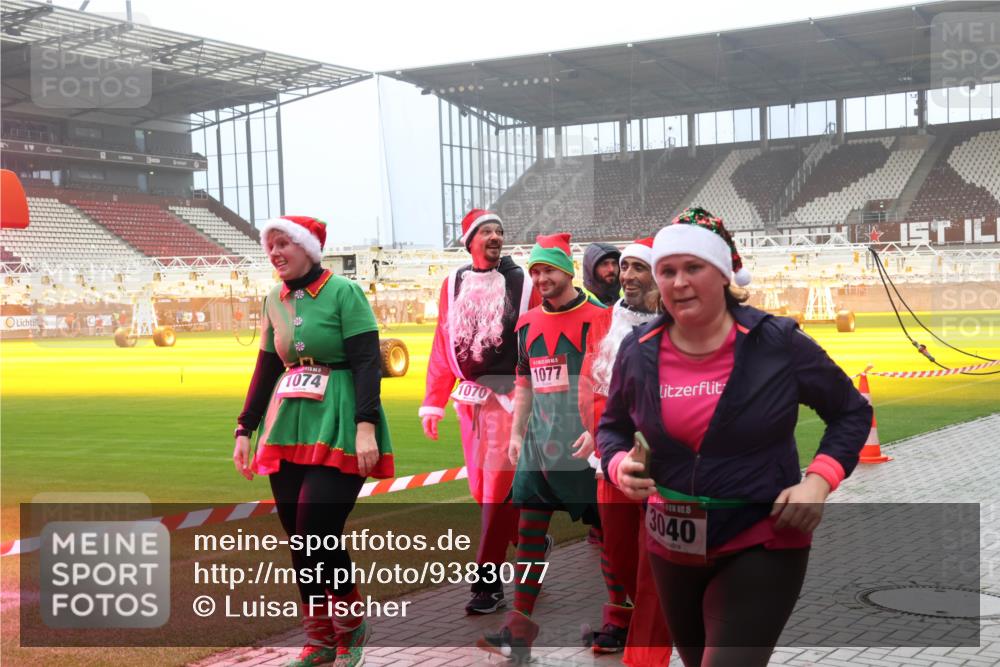 07.12.2025 - St. Pauli X-Mass-Run No. 15 Luisa Fischer http://msf.ph/oto/9383077 07.12.2025 10:13:23 Ziel 1070, 1074, 1077, 3040, 9, 18, 80, 938, 1044, 1126, 1397, 1733, 2687, 2711, 2712, 2758, 2760, 2770, 3040, 3428, 3514, 3551, 3557, 3585, 3588, 3589, 3799, 3834, 3836, 4081, 4082, 4083, 4487, 4664 meine-sportfotos.de