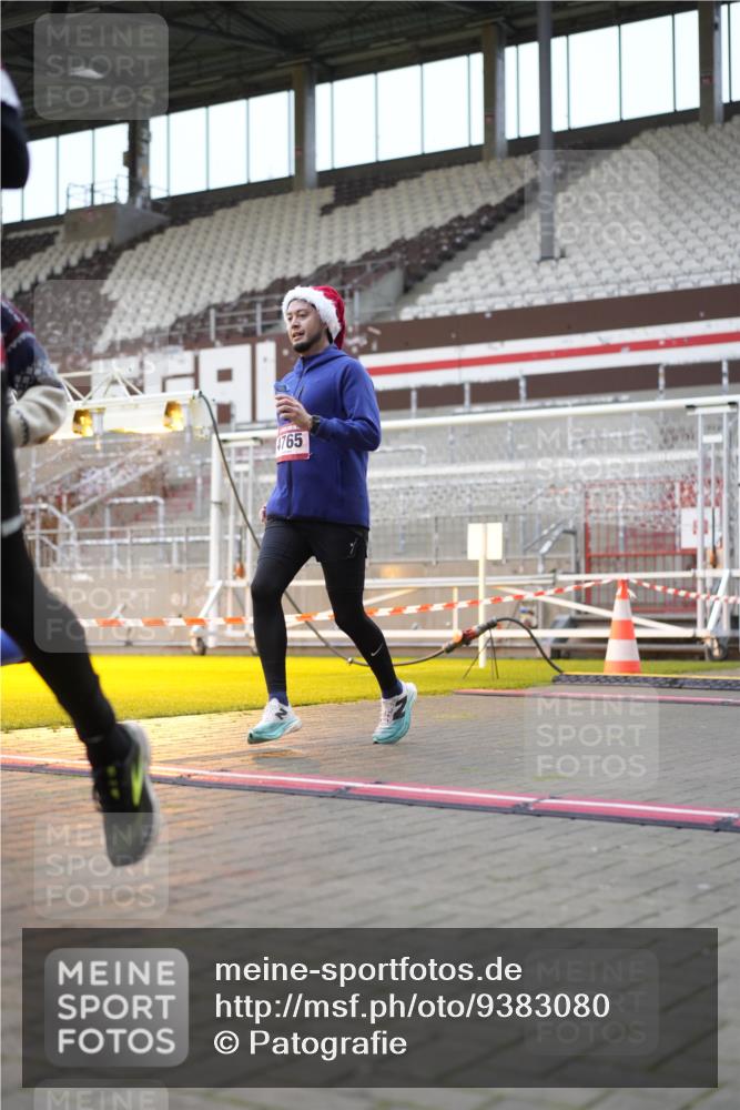 07.12.2025 - St. Pauli X-Mass-Run No. 15 Patografie http://msf.ph/oto/9383080 07.12.2025 10:23:51 Ziel 711, 1104, 2603, 2634, 3968, 4043, 4139, 4144, 4203, 4377, 4378, 4479, 4765 meine-sportfotos.de