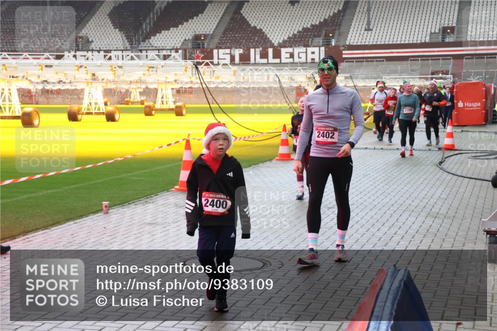07.12.2025 - St. Pauli X-Mass-Run No. 15 Luisa Fischer http://msf.ph/oto/9383109 07.12.2025 11:25:06 Ziel 2400, 1, 2402, 2399, 672, 705, 1320, 1346, 1384, 1427, 1752, 1773, 2386, 2388, 2399, 2400, 2402, 2447, 2448, 2480, 2605, 2606, 2852, 2859, 2869, 2875, 2881, 3092, 3193, 3194, 3195, 3306, 3314, 4632 meine-sportfotos.de