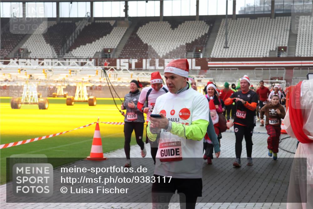 07.12.2025 - St. Pauli X-Mass-Run No. 15 Luisa Fischer http://msf.ph/oto/9383117 07.12.2025 11:25:15 Ziel 1320, 1773, 3306, 15, 470, 473, 672, 705, 1320, 1346, 1384, 1427, 1527, 1752, 1773, 1855, 1858, 2151, 2193, 2399, 2400, 2402, 2447, 2448, 2480, 2606, 2852, 2859, 2869, 2981, 2990, 3092, 3193, 3194, 3195, 3306, 3314, 4632, 5003 meine-sportfotos.de